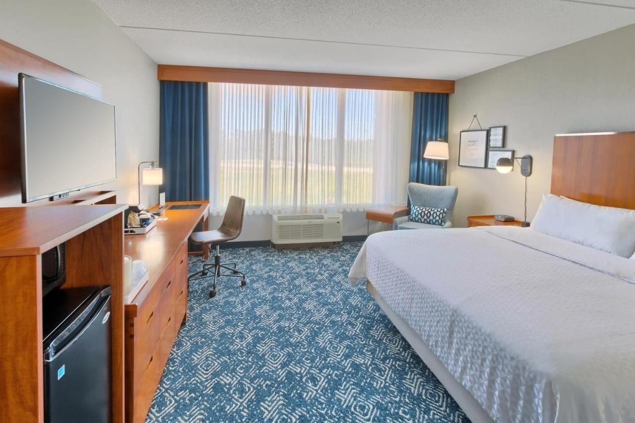 Four Points By Sheraton Raleigh Durham Airport Hotel Морисвил Екстериор снимка